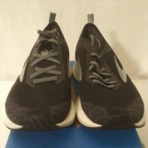 BROOKS Black & White Levitate 4 Running Shoes - Size 8D Men